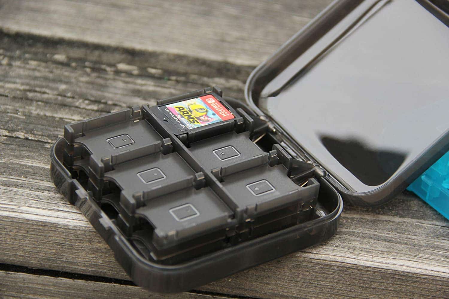 Amazon Basics Game Storage Case for Nintendo Switch Cover View