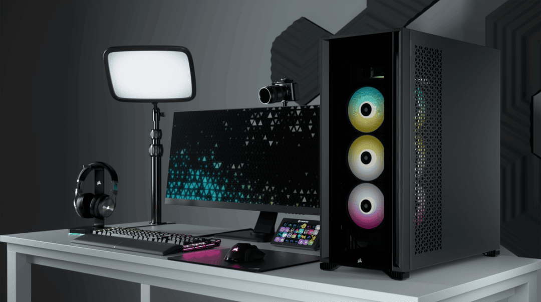 Corsair iCUE 7000X RGB Black Cover View