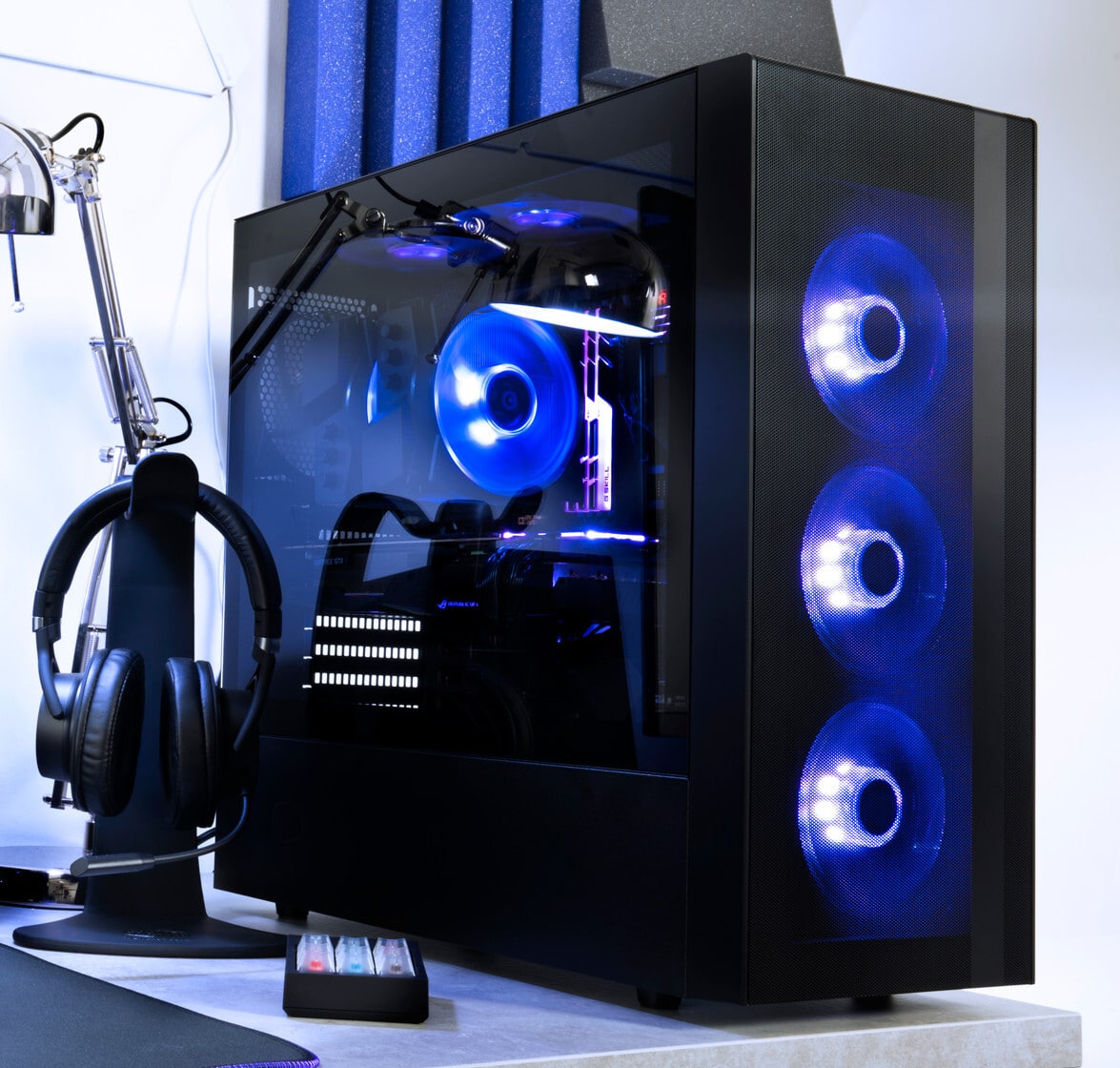 Cooler Master MasterBox NR600 Lifestyle Image