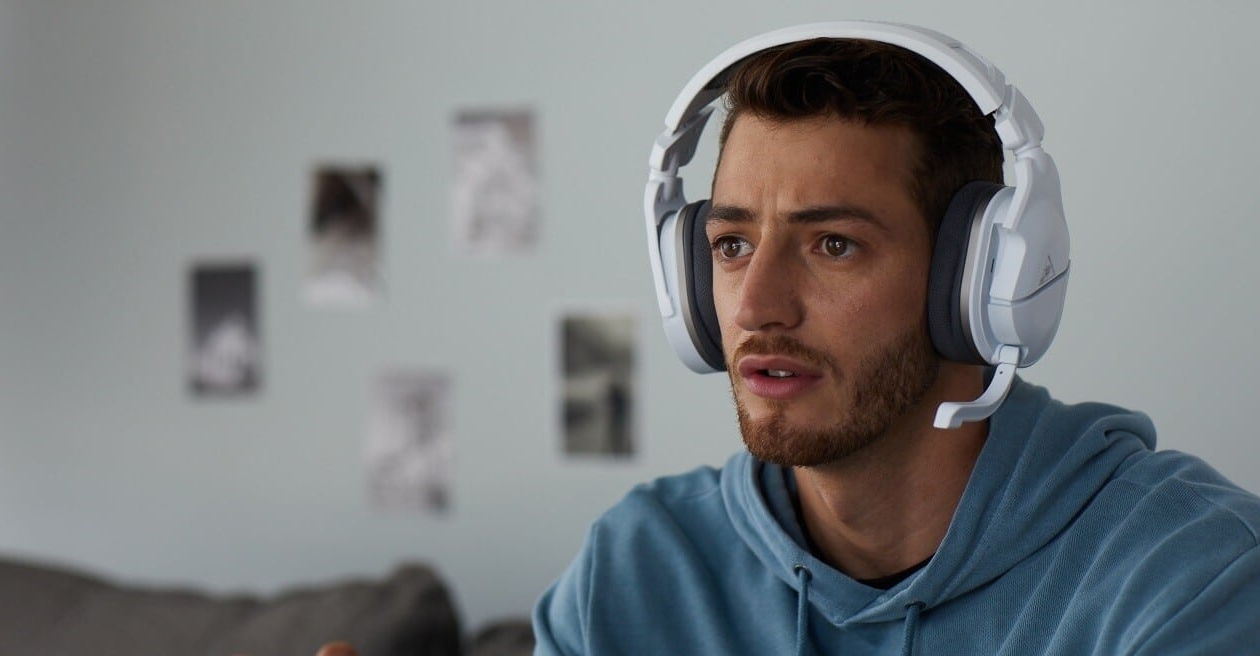 Turtle Beach Stealth 600 Gen 2 White Lifestyle Image