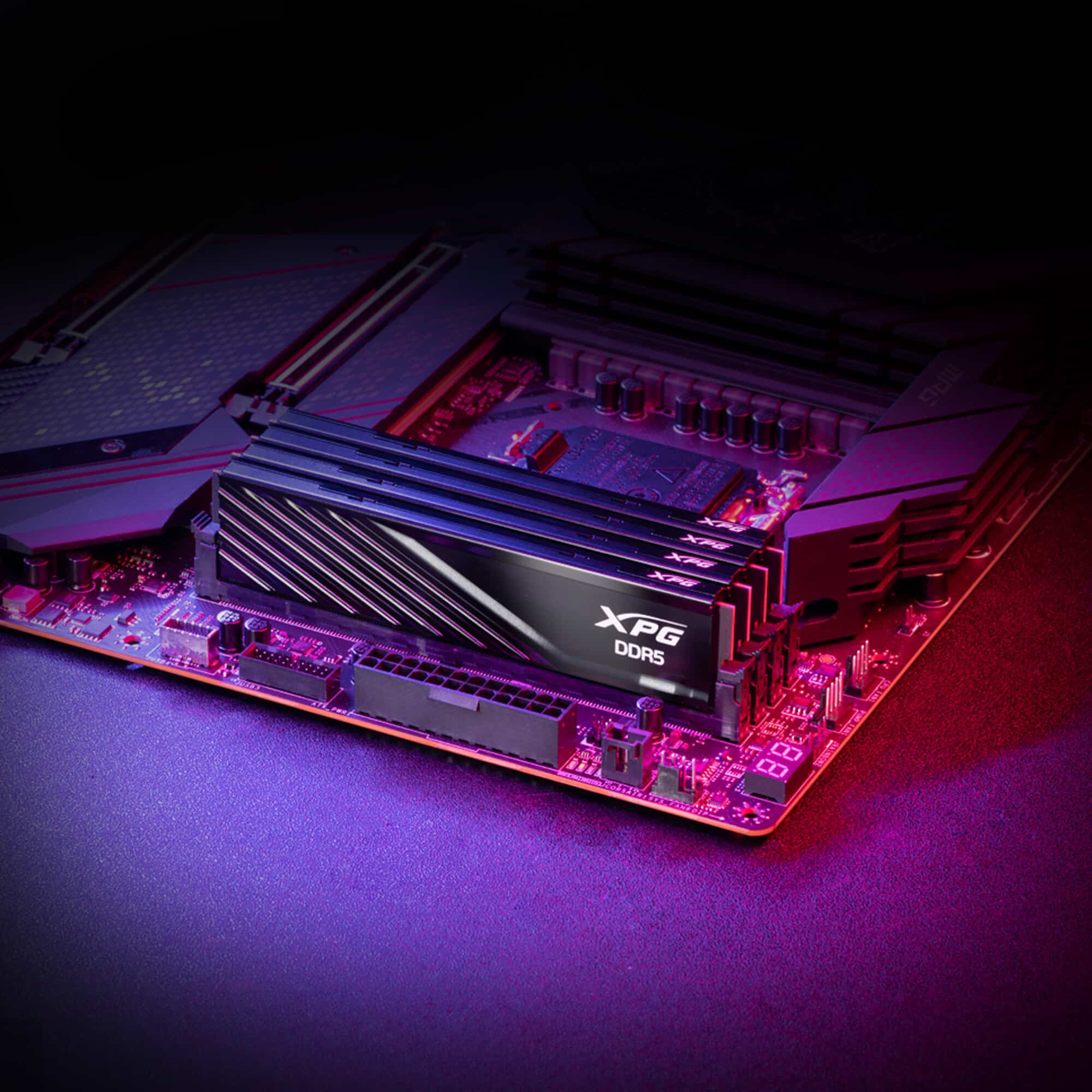 ADATA XPG Lancer Blade 32GB Lifestyle Image