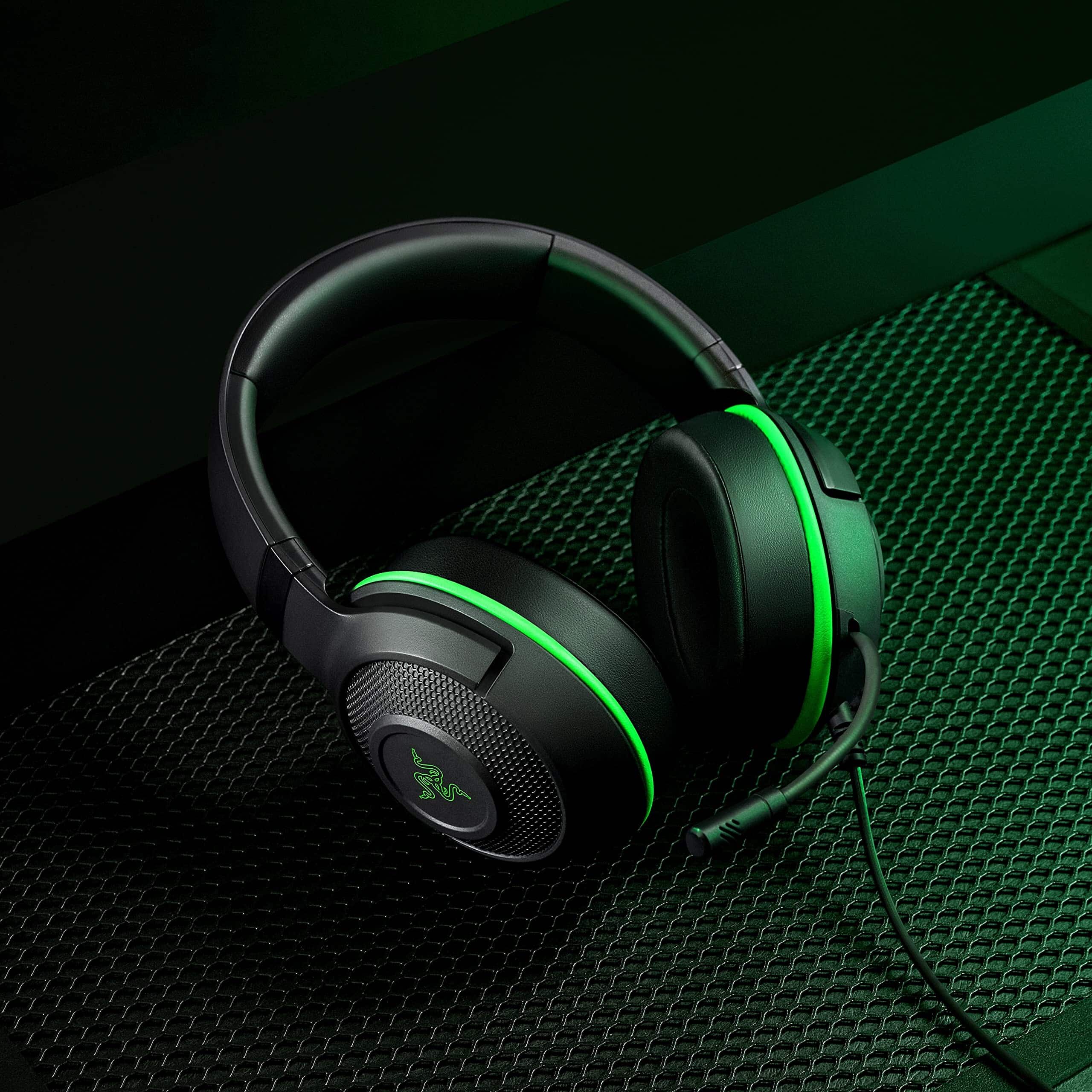 Razer Kraken X Xbox Green Lifestyle Image
