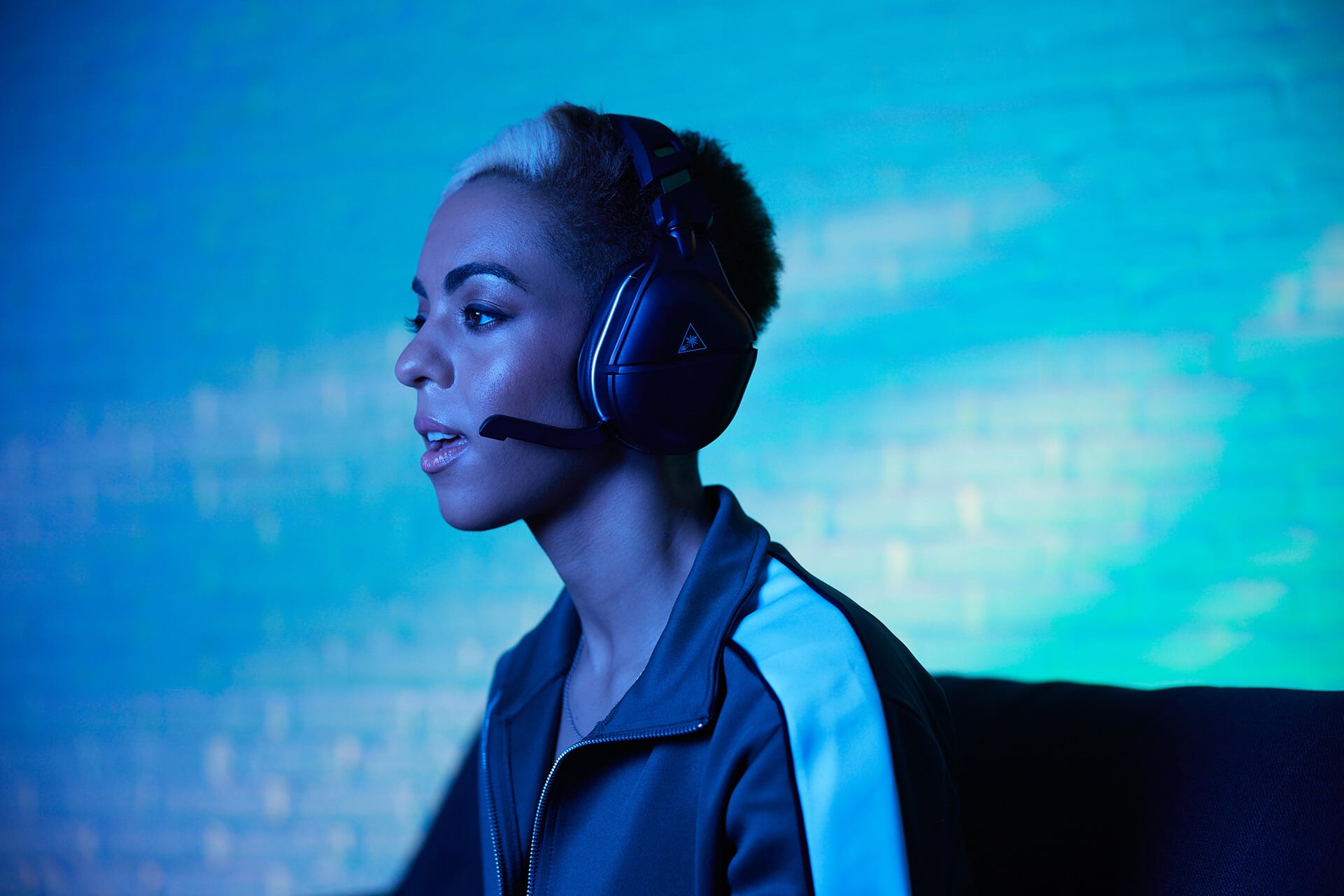 Turtle Beach Stealth 700 Gen 2 Max Lifestyle Image