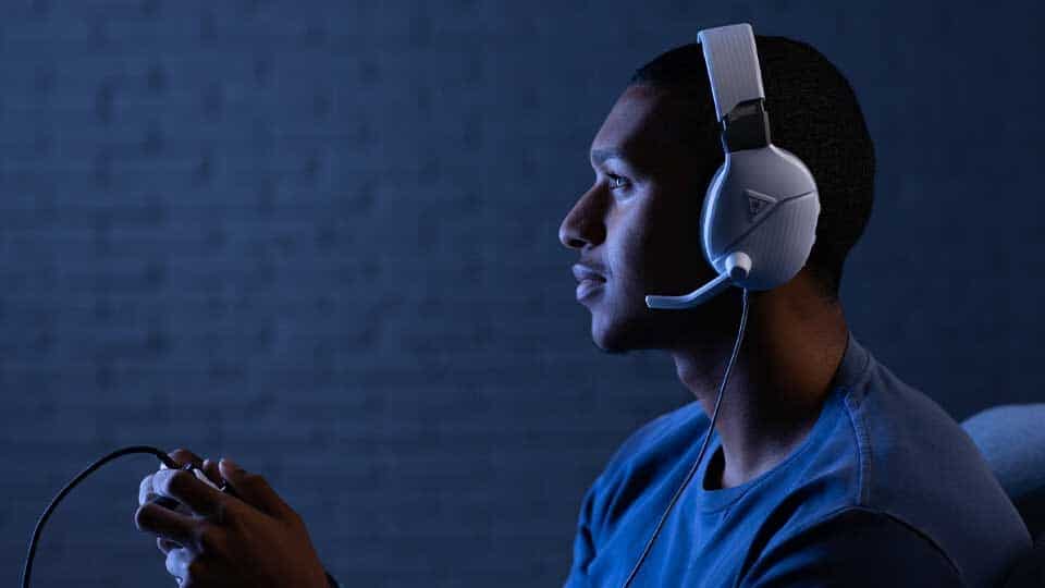 Turtle Beach Recon 200 Gen 2 White Lifestyle Image