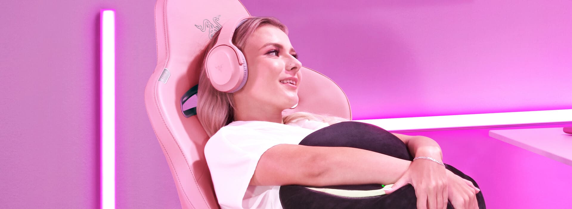 Razer Barracuda X Quartz Pink Lifestyle Image