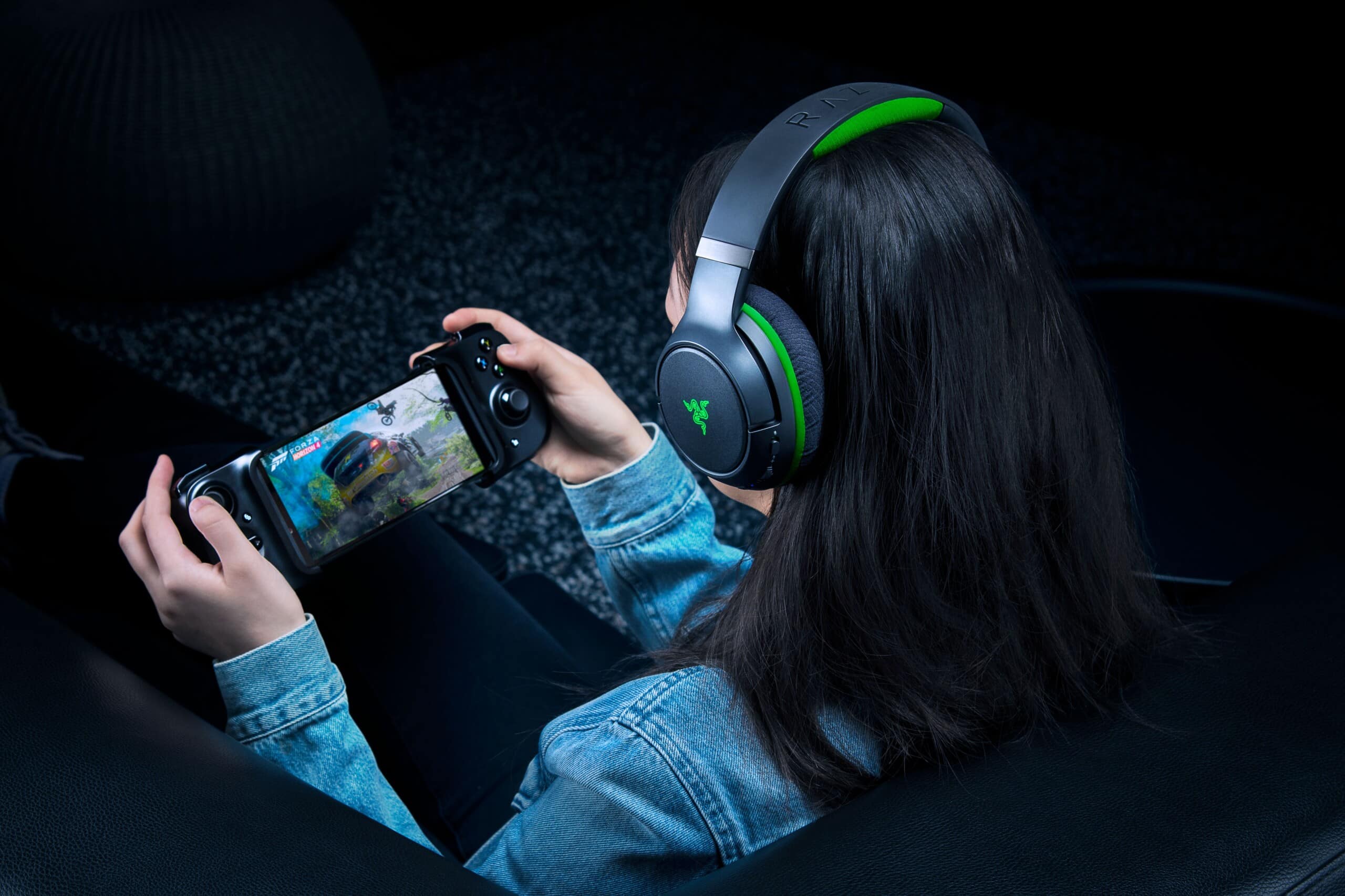 Razer Kaira Pro For Xbox Black Lifestyle Image