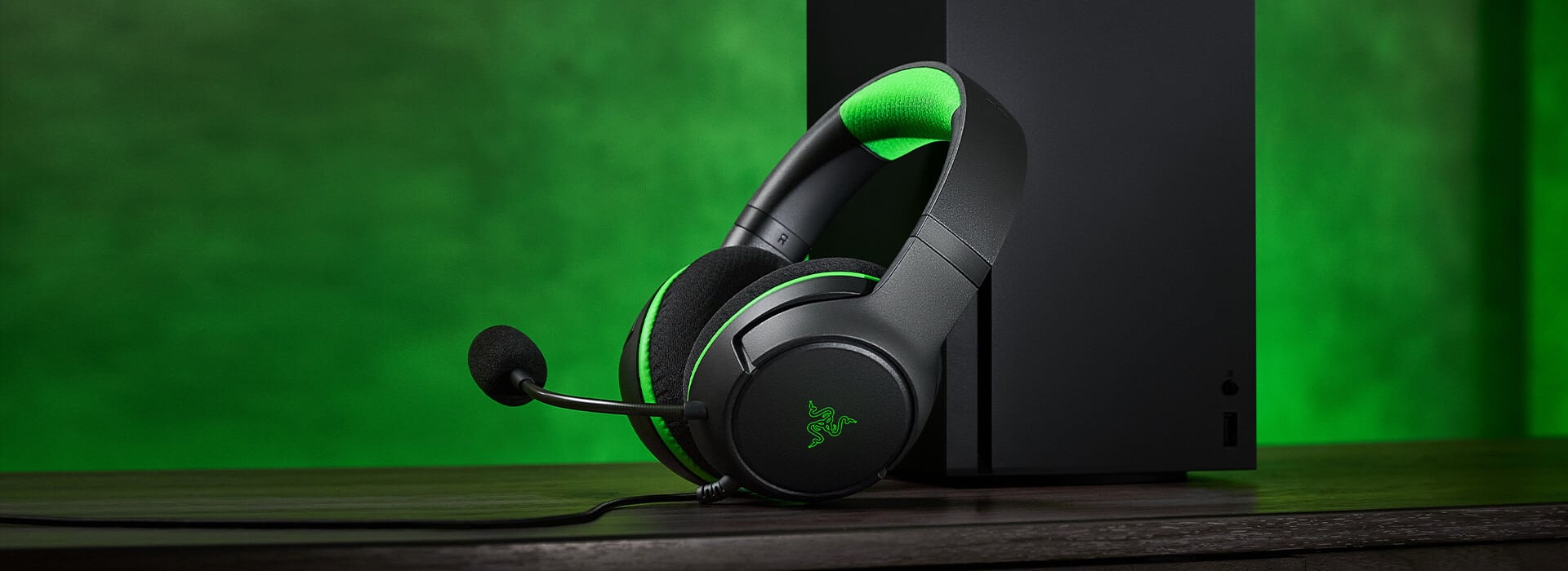 Razer Kaira X for Xbox Black Lifestyle Image