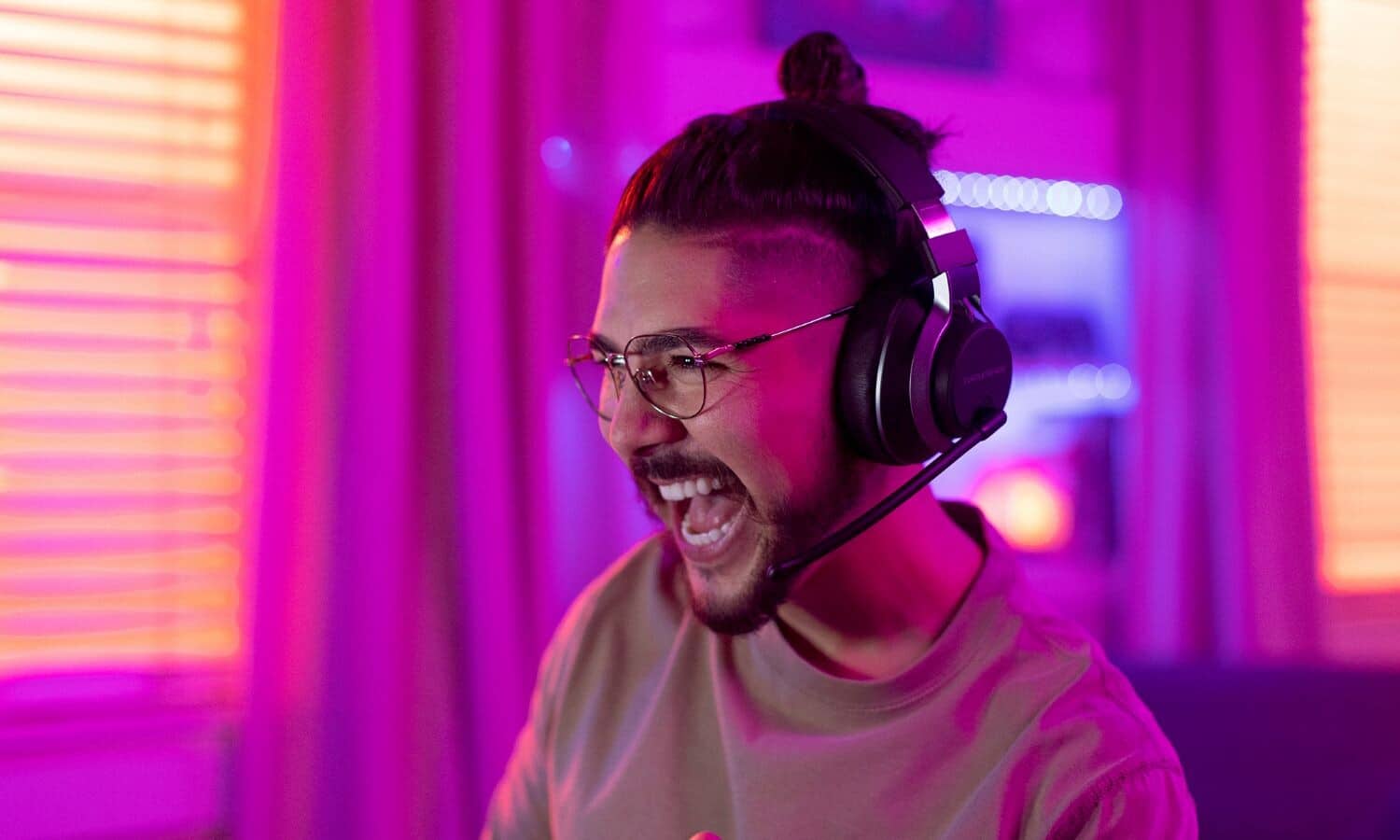 Turtle Beach Stealth Pro Lifestyle Image 2