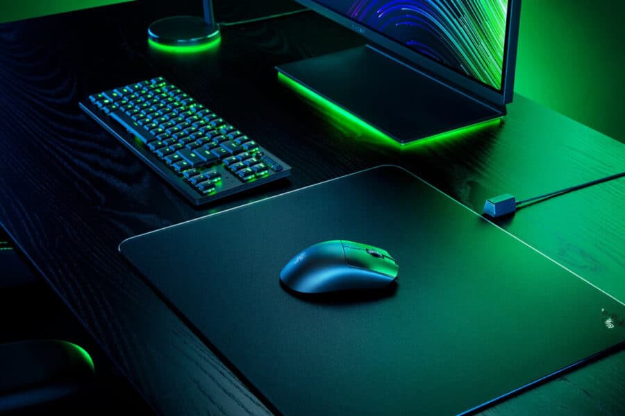 Razer - Viper V3 HyperSpeed Mouse – Black on mouse pad