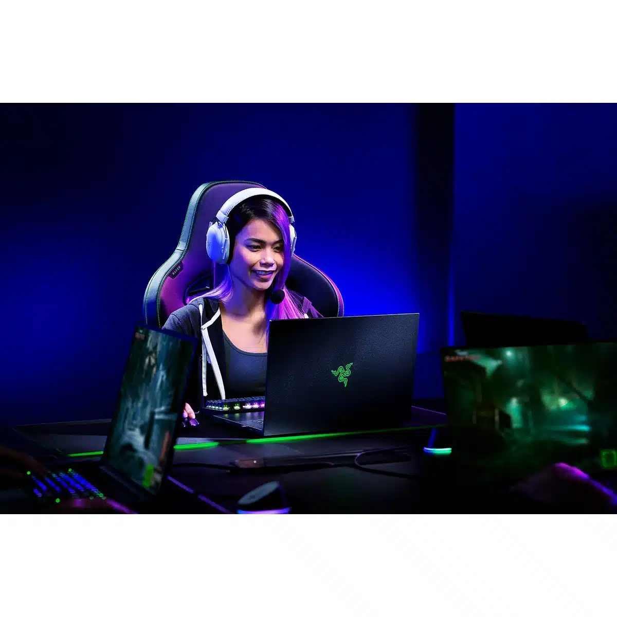 About the Razer - BlackShark V2 Pro Headset - White Poster 2